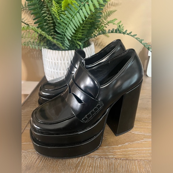 Steve Madden Black Platform Shoes - Picture 7 of 16